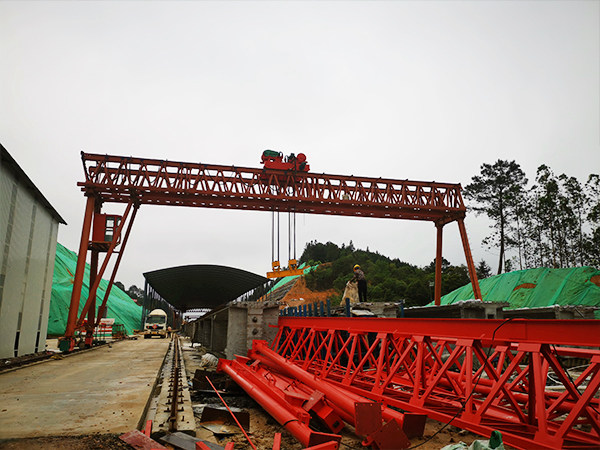 福建南平龙门吊厂家销售带轨道的门式起重机