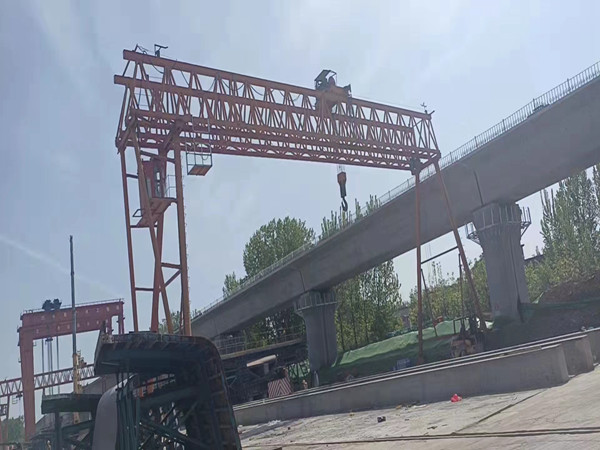 山东济南高铁项目龙门吊使用情况
